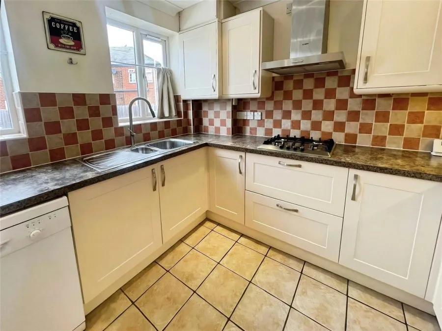 with 3 bedrooms in Old Harlow, CM17, photo 4
