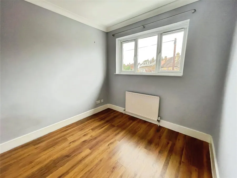 with 3 bedrooms in Old Harlow, CM17, photo 9