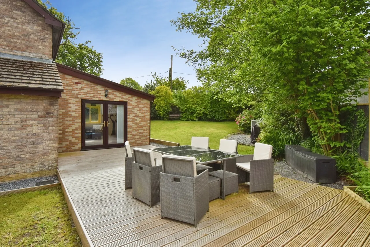 Llys Y Deri, Hopkinstown, SA18, photo 10