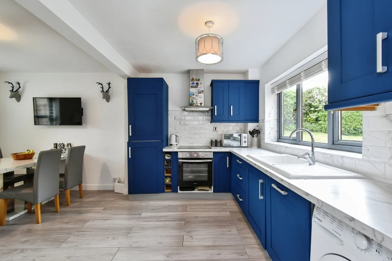 Llys Y Deri, Hopkinstown, SA18, photo 12