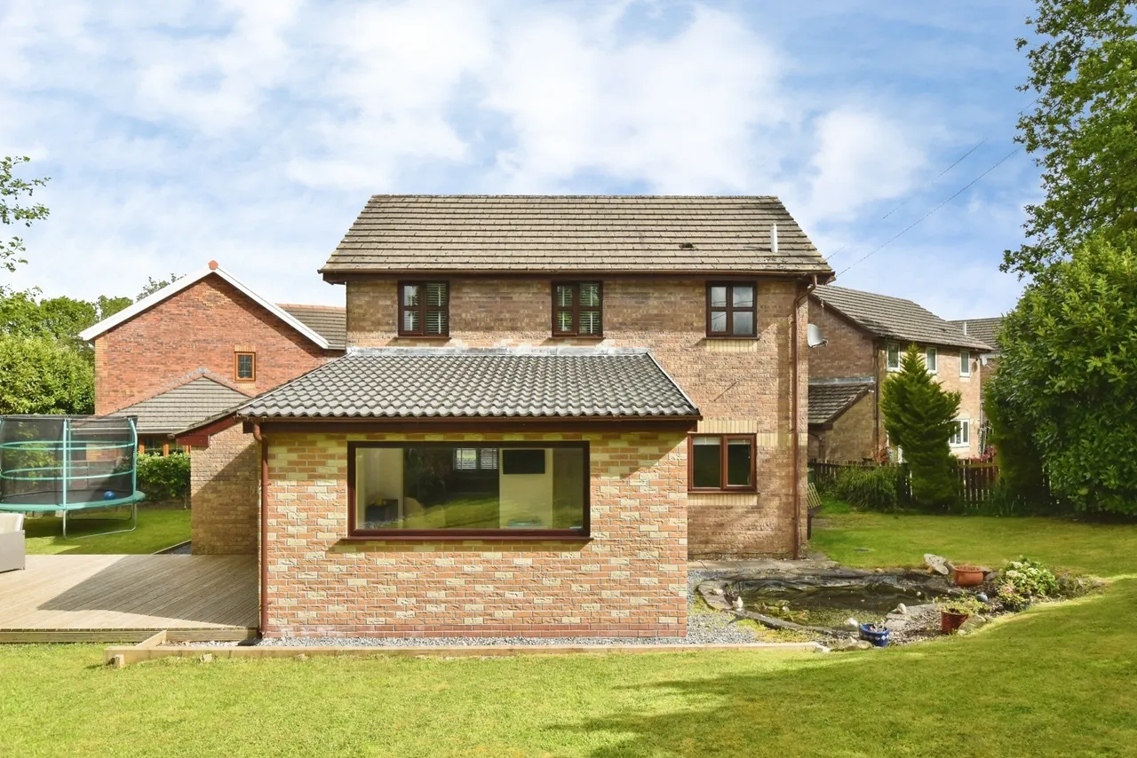 Llys Y Deri, Hopkinstown, SA18, photo 23