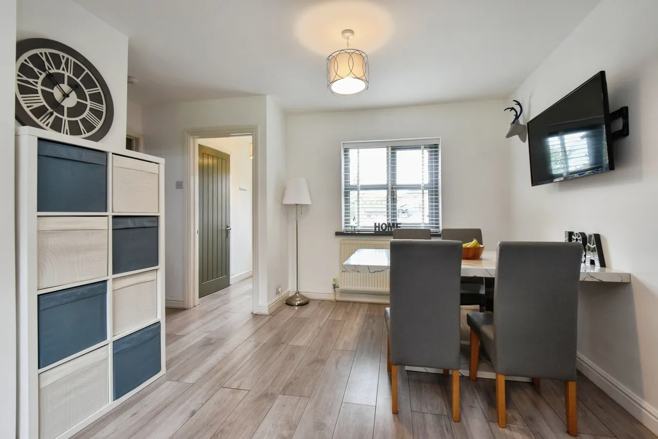 Llys Y Deri, Hopkinstown, SA18, photo 15