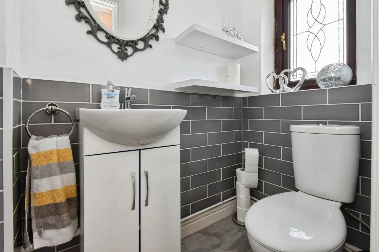 Llys Y Deri, Hopkinstown, SA18, photo 22