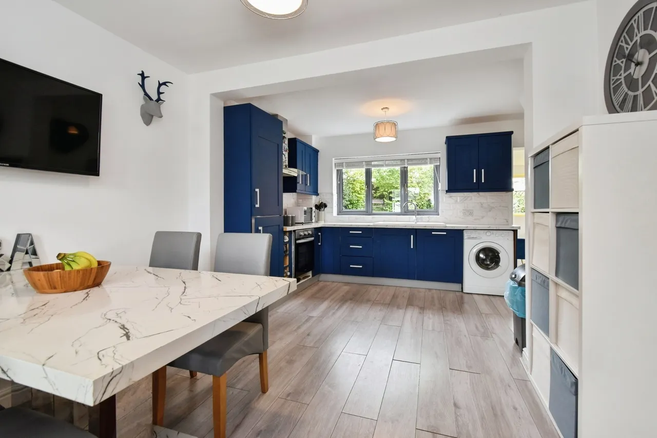 Llys Y Deri, Hopkinstown, SA18, photo 11
