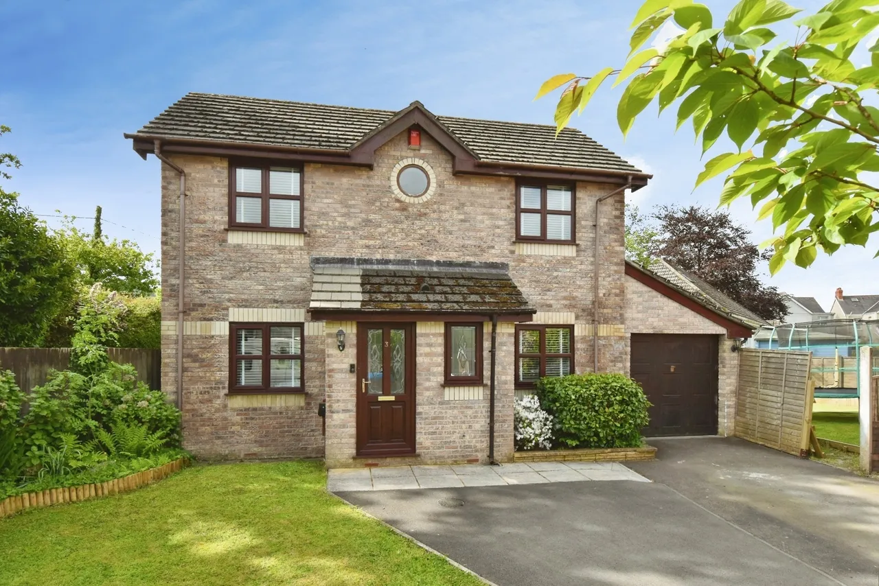 3 bed house for sale, Llys Y Deri, Hopkinstown, SA18