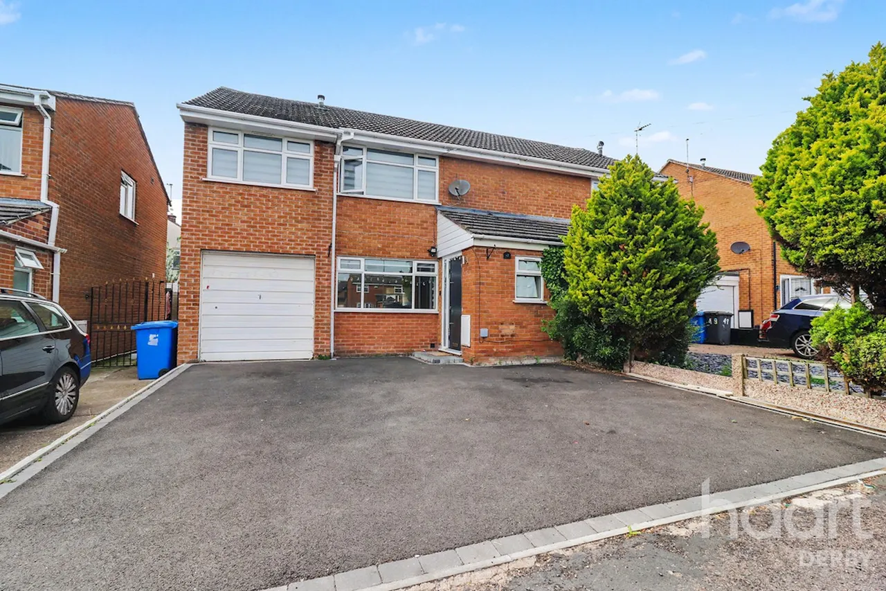 4 bed house for sale, Gary Close, Littleover, DE23