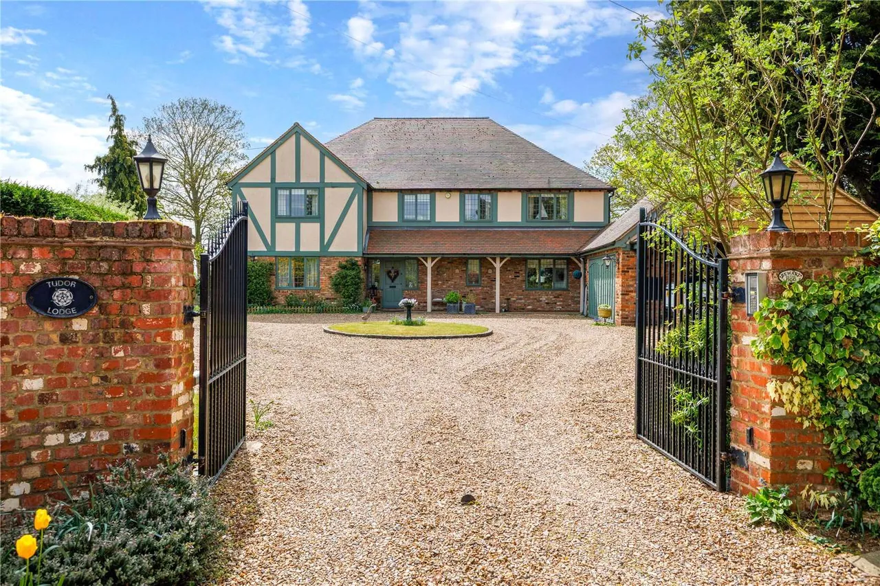 Village Road, Dorney, Windsor, Berkshire, SL4 6QJ, photo 9
