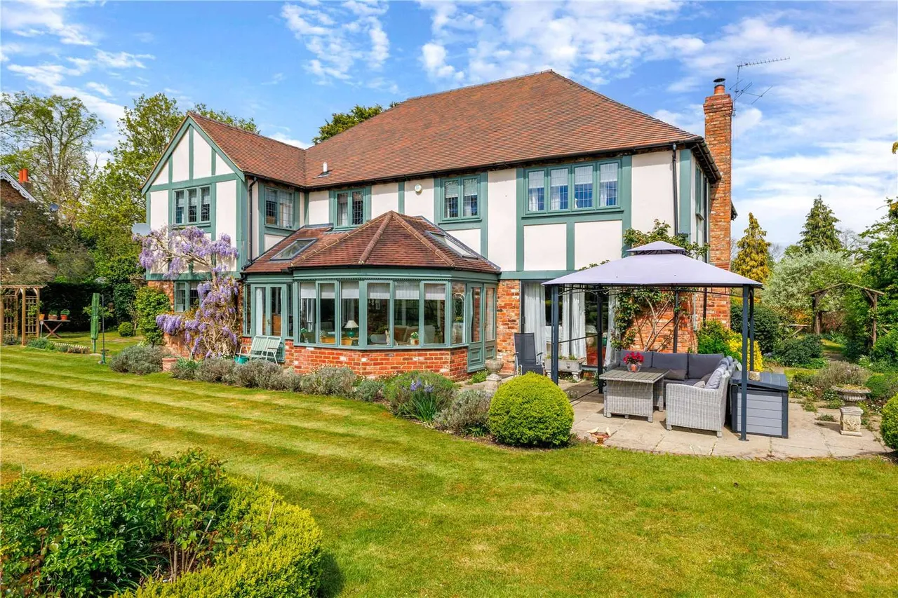 Village Road, Dorney, Windsor, Berkshire, SL4 6QJ, photo 5