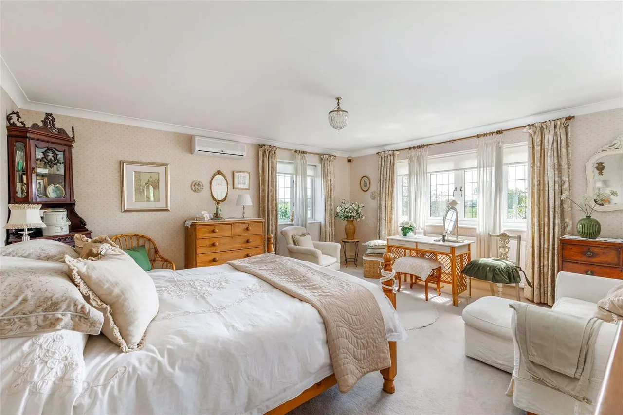 Village Road, Dorney, Windsor, Berkshire, SL4 6QJ, photo 4