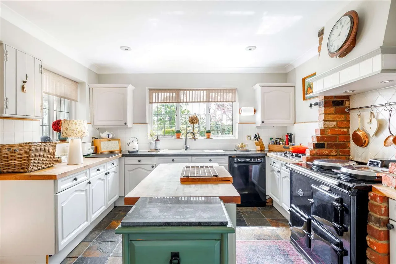 Village Road, Dorney, Windsor, Berkshire, SL4 6QJ, photo 7