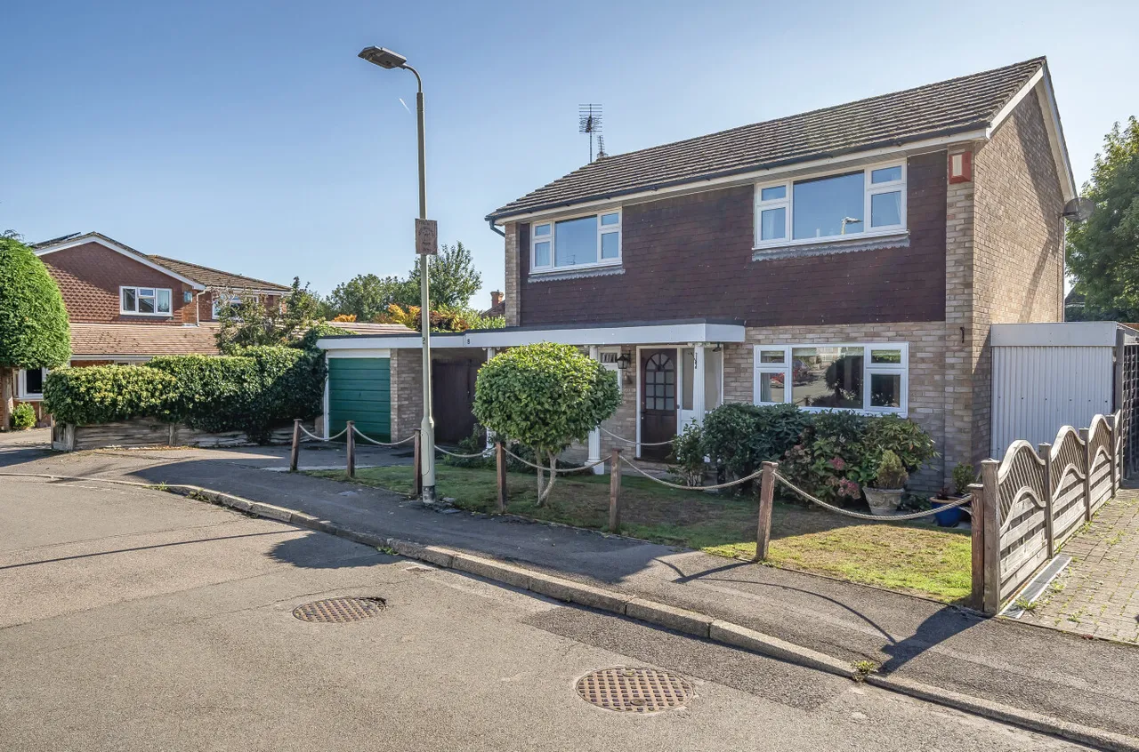 4 bed house for sale — Lowther Close, Wokingham, Berkshire, RG41 1JE