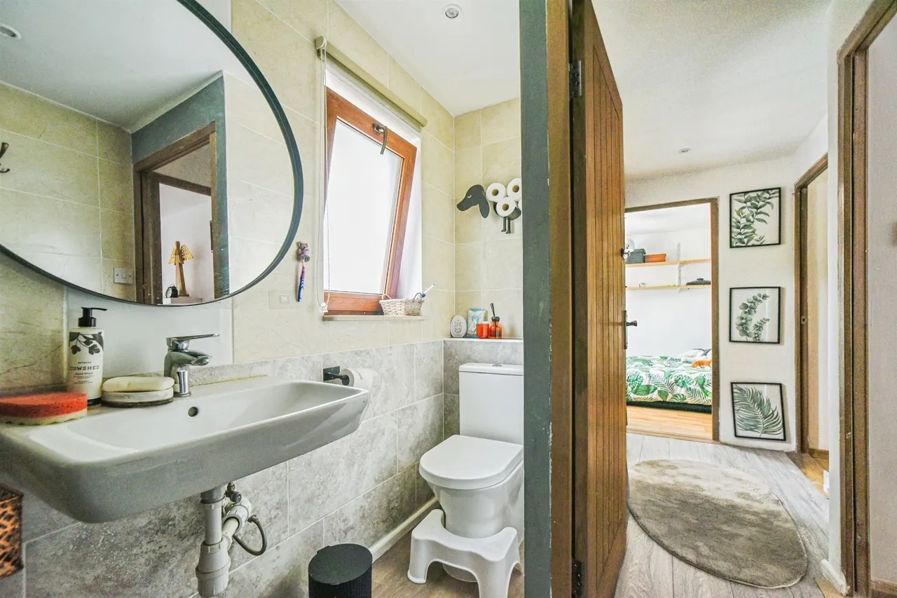 Shaftesbury Avenue, Swindon, SN3, photo 13