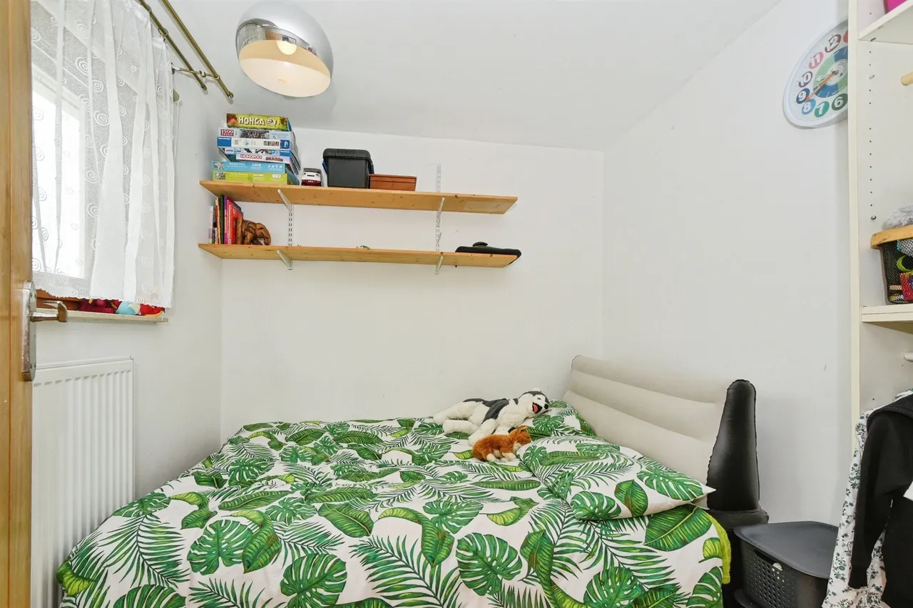 Shaftesbury Avenue, Swindon, SN3, photo 11