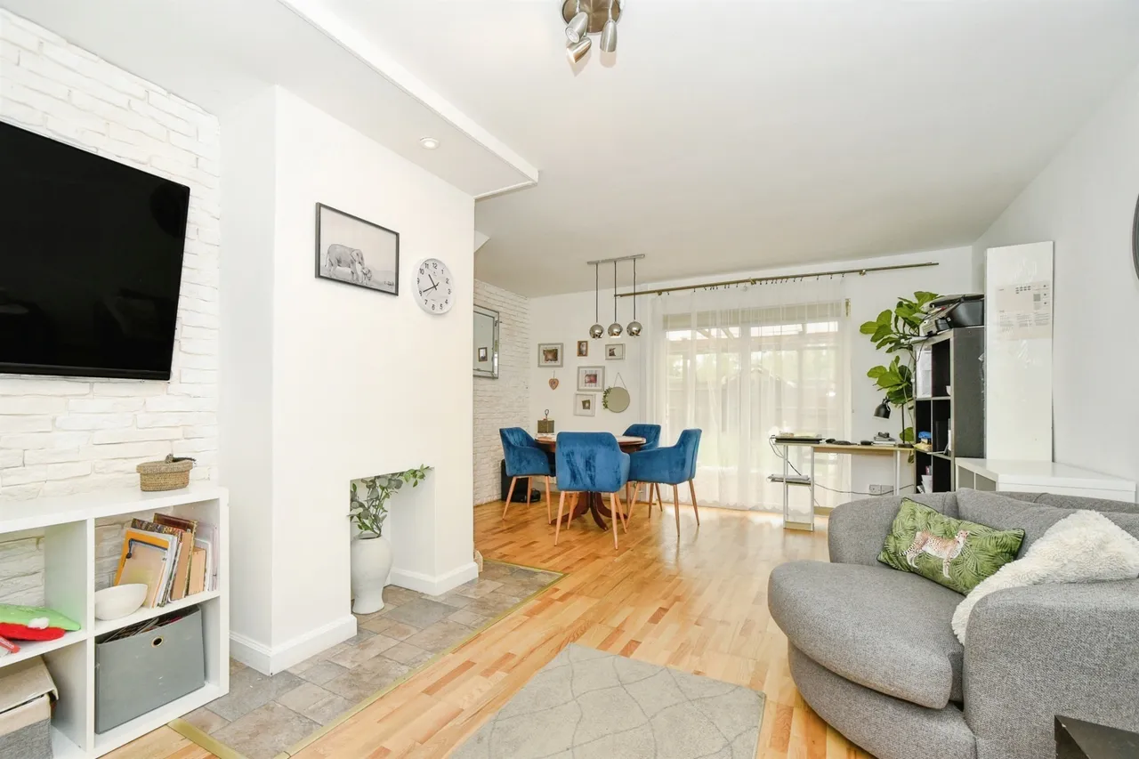 Shaftesbury Avenue, Swindon, SN3, photo 4