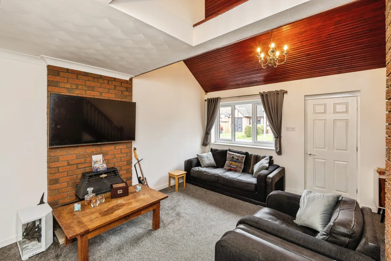 Bexhill Drive, Leigh, WN7, photo 2