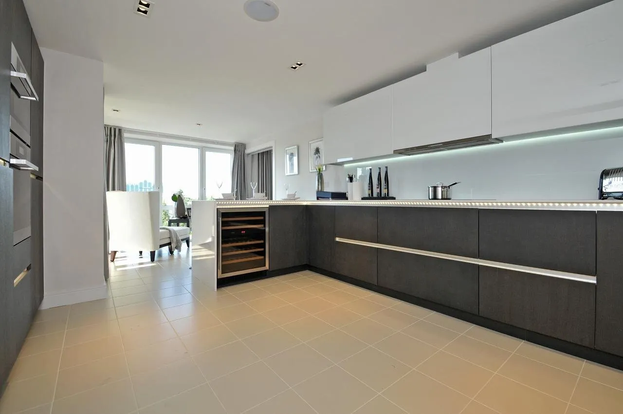 Kew Bridge Road, Brentford, TW8, photo 9
