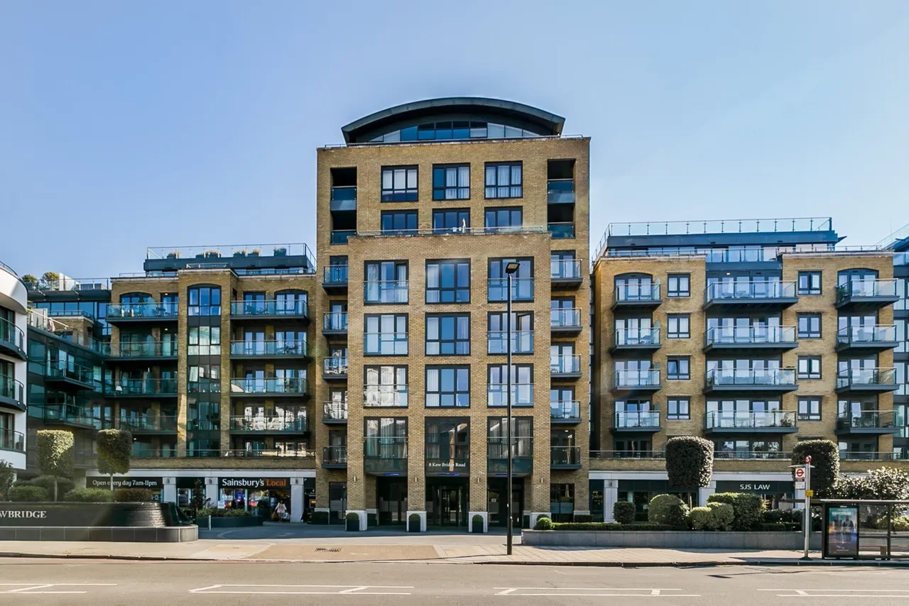 Kew Bridge Road, Brentford, TW8, photo 2