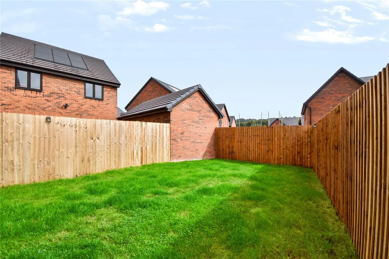 Rees Crescent, Shaw, OL2, photo 21