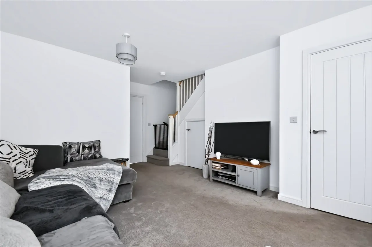 Rees Crescent, Shaw, OL2, photo 3