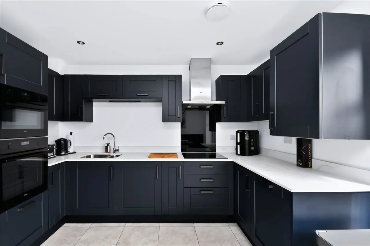 Rees Crescent, Shaw, OL2, photo 10
