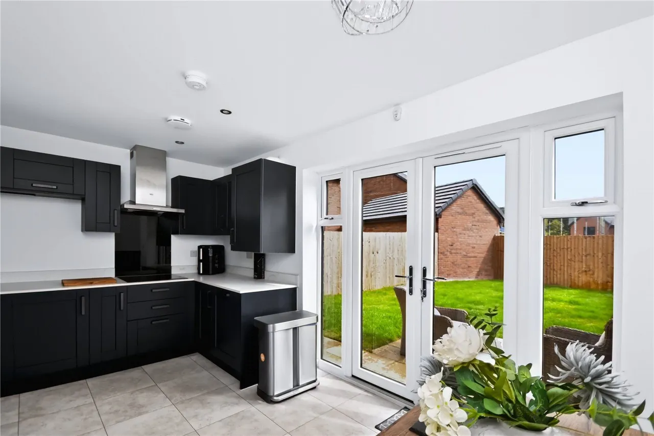 Rees Crescent, Shaw, OL2, photo 6