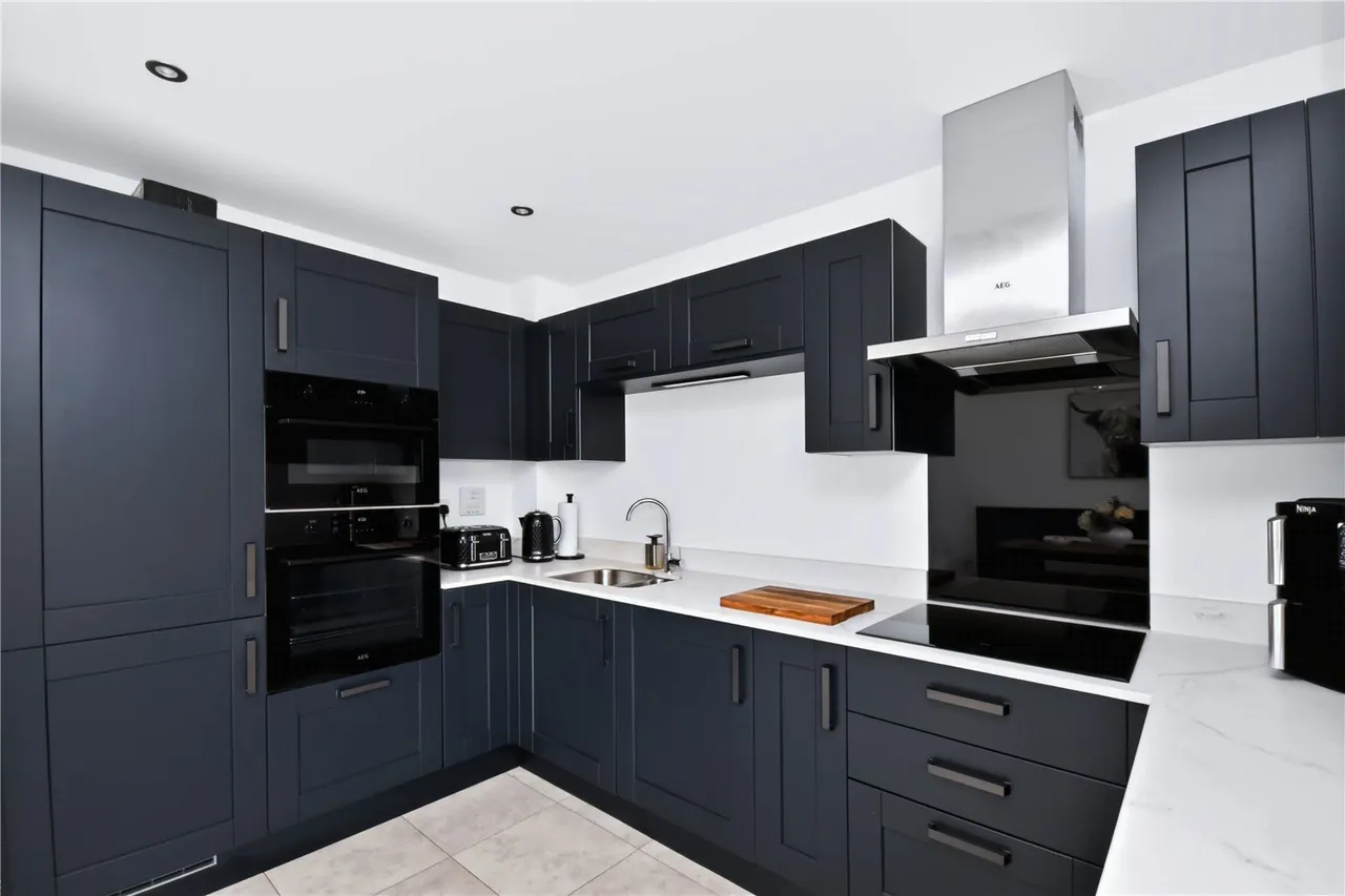 Rees Crescent, Shaw, OL2, photo 9