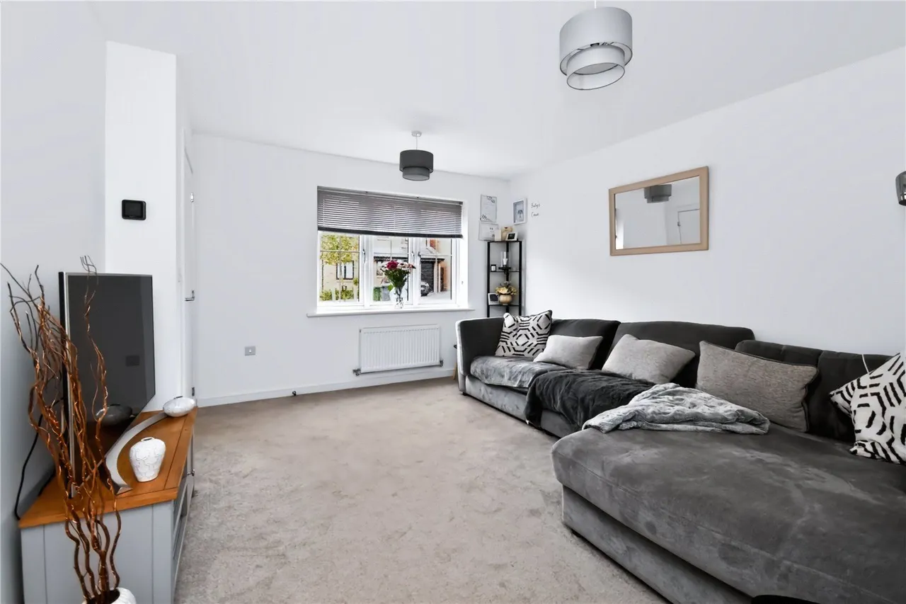 Rees Crescent, Shaw, OL2, photo 5