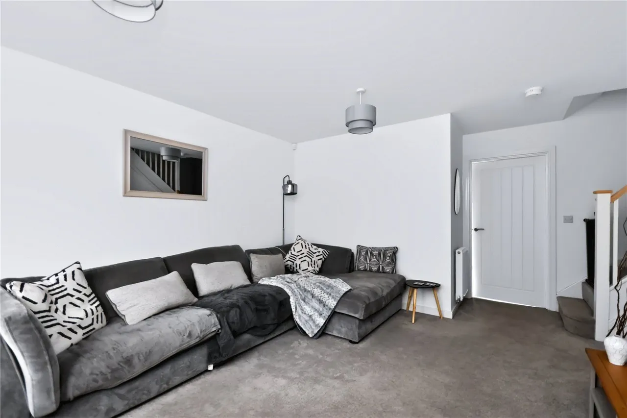 Rees Crescent, Shaw, OL2, photo 4