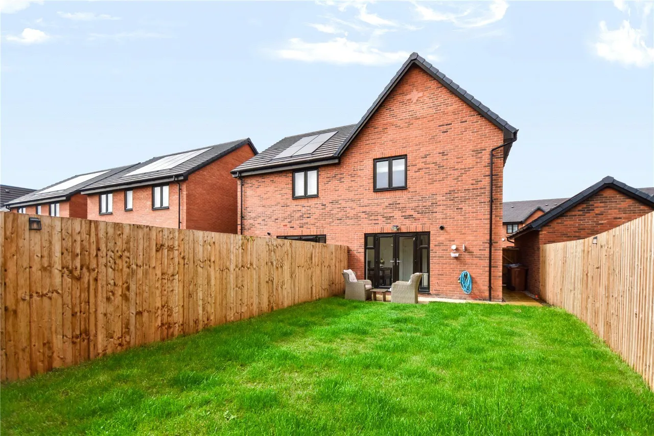 Rees Crescent, Shaw, OL2, photo 22