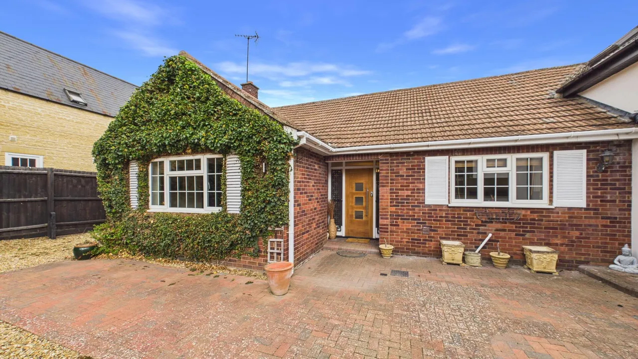 2 bed house for sale, Eastgate, Deeping St James