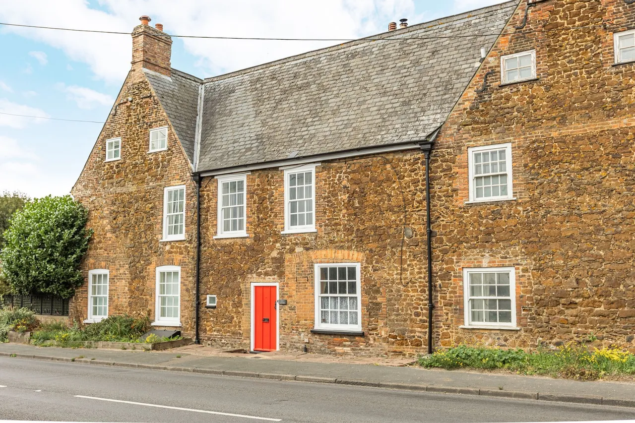 3 bed house for sale, Characterful Cottage in Setchey Set i