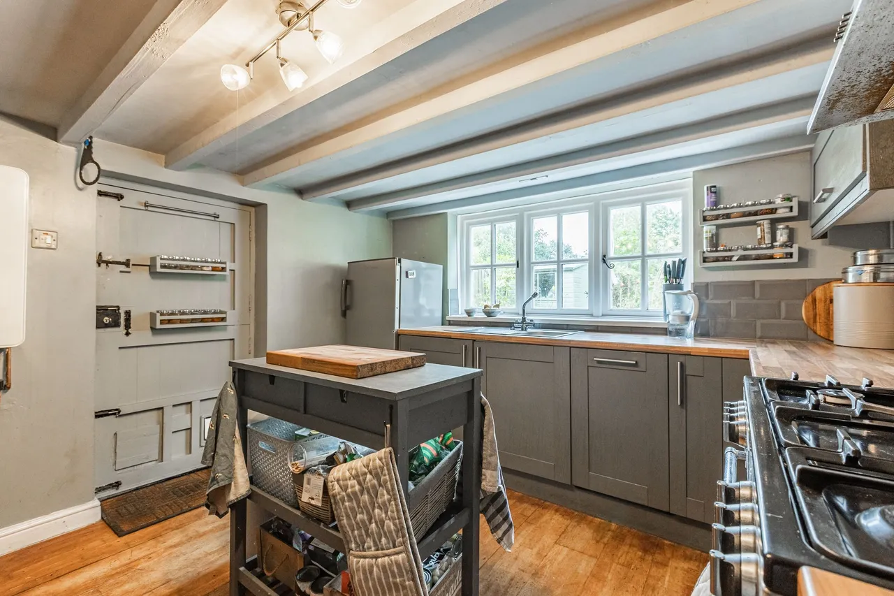 Characterful Cottage in Setchey Set i, photo 5