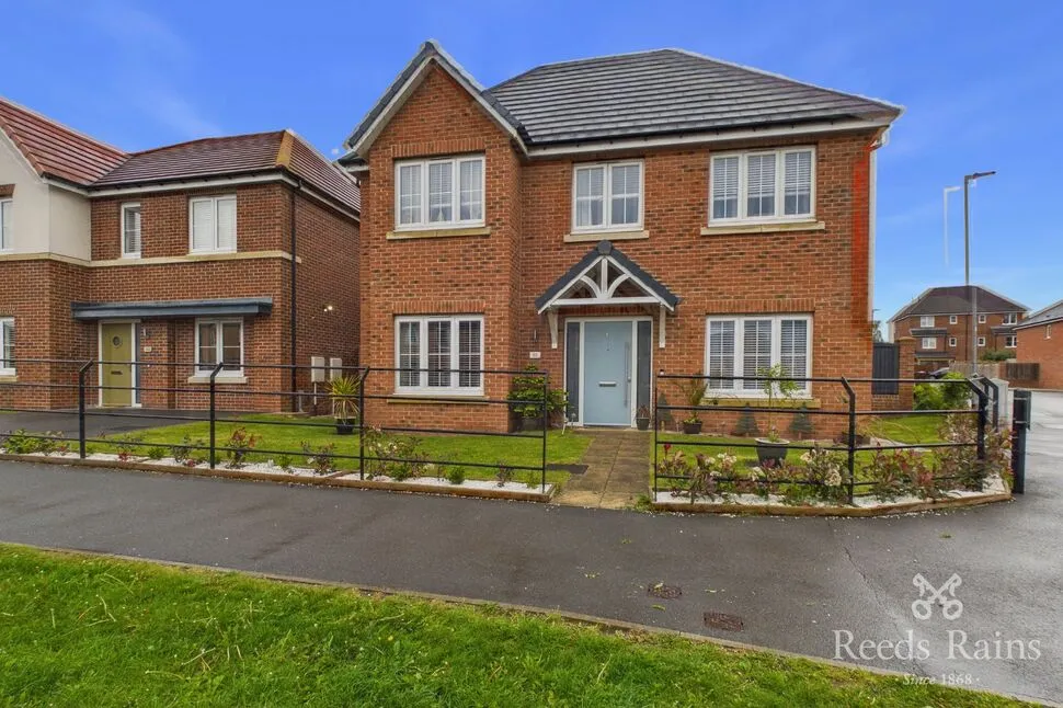 4 bed house for sale — Princes Drive, Pontefract, West Yorkshire, WF8
