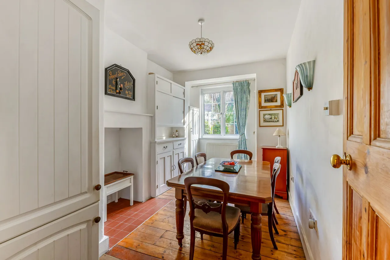 Airedale Avenue, London, W4, photo 5
