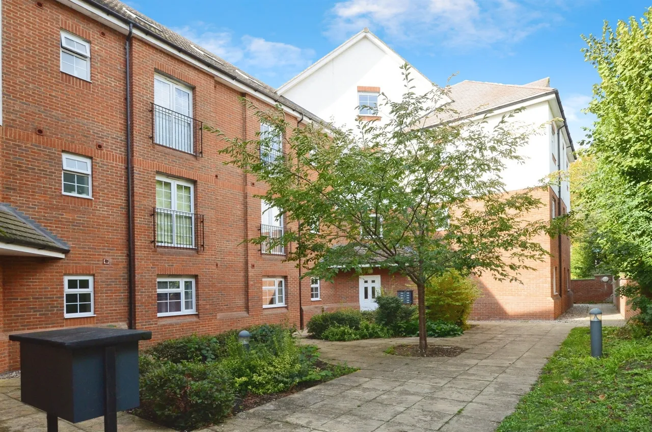 2 bed flat for sale, Millstone Way, Harpenden, AL5