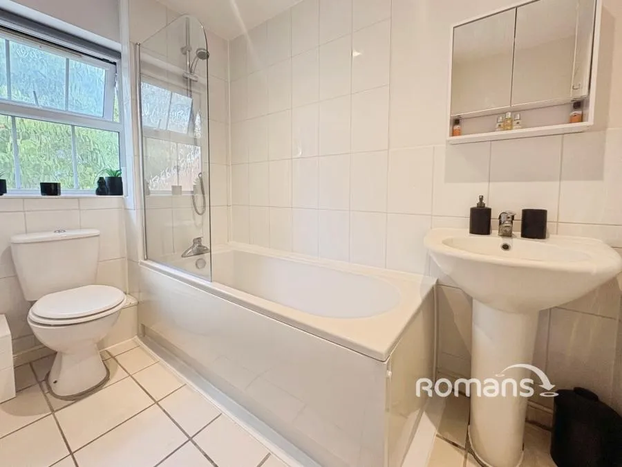 Lower Canes, Yateley, GU46, photo 6