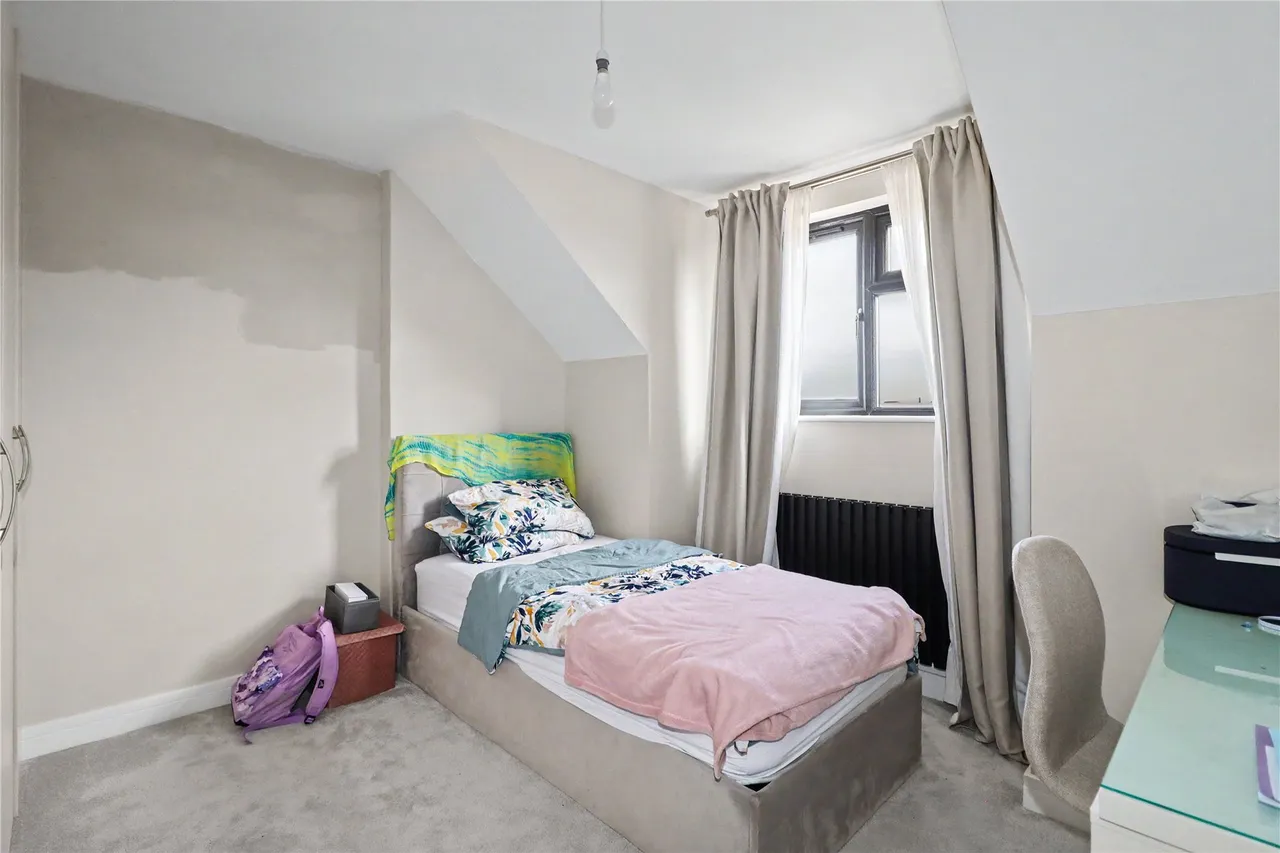 Mayhurst Close, Woking, GU22, photo 7
