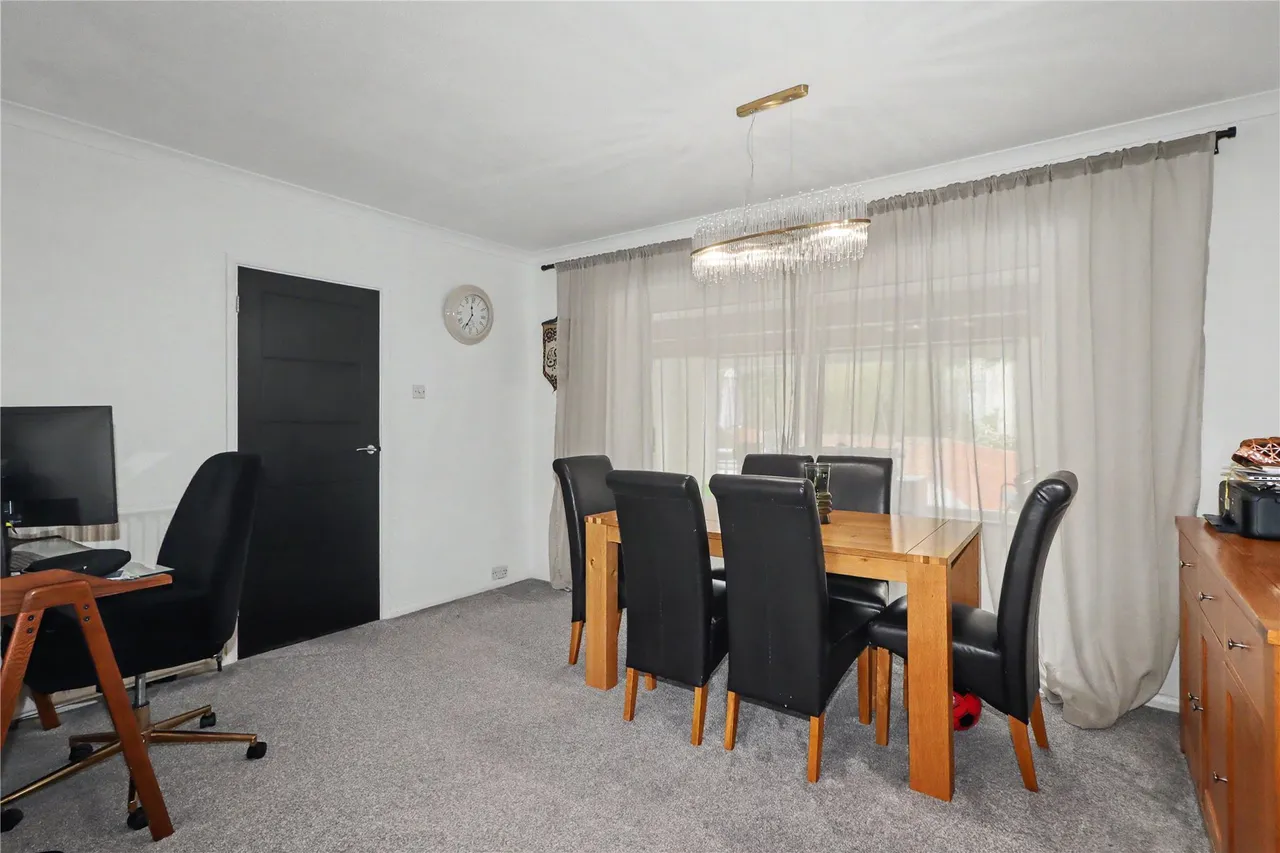 Mayhurst Close, Woking, GU22, photo 4