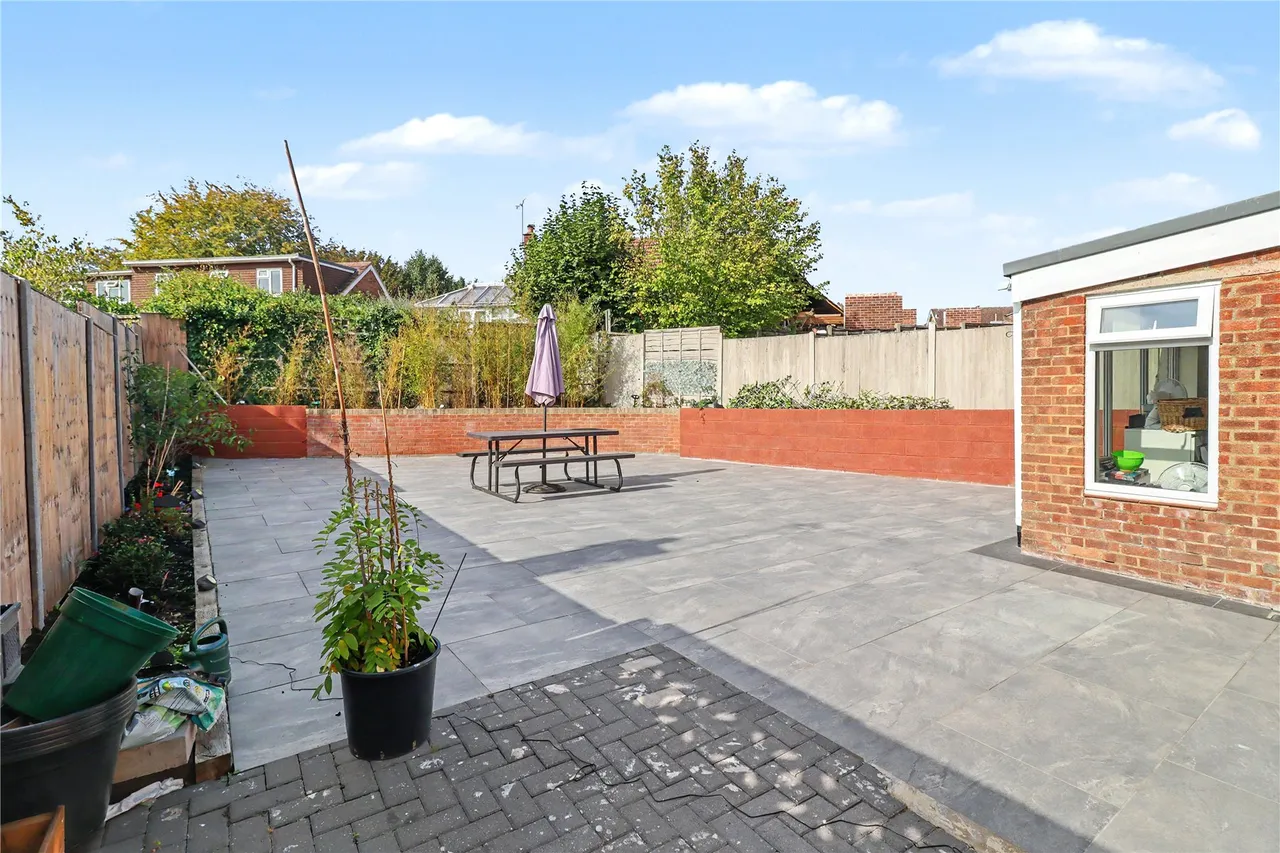 Mayhurst Close, Woking, GU22, photo 10