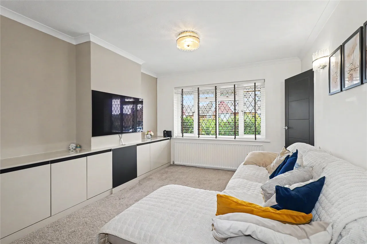 Mayhurst Close, Woking, GU22, photo 2