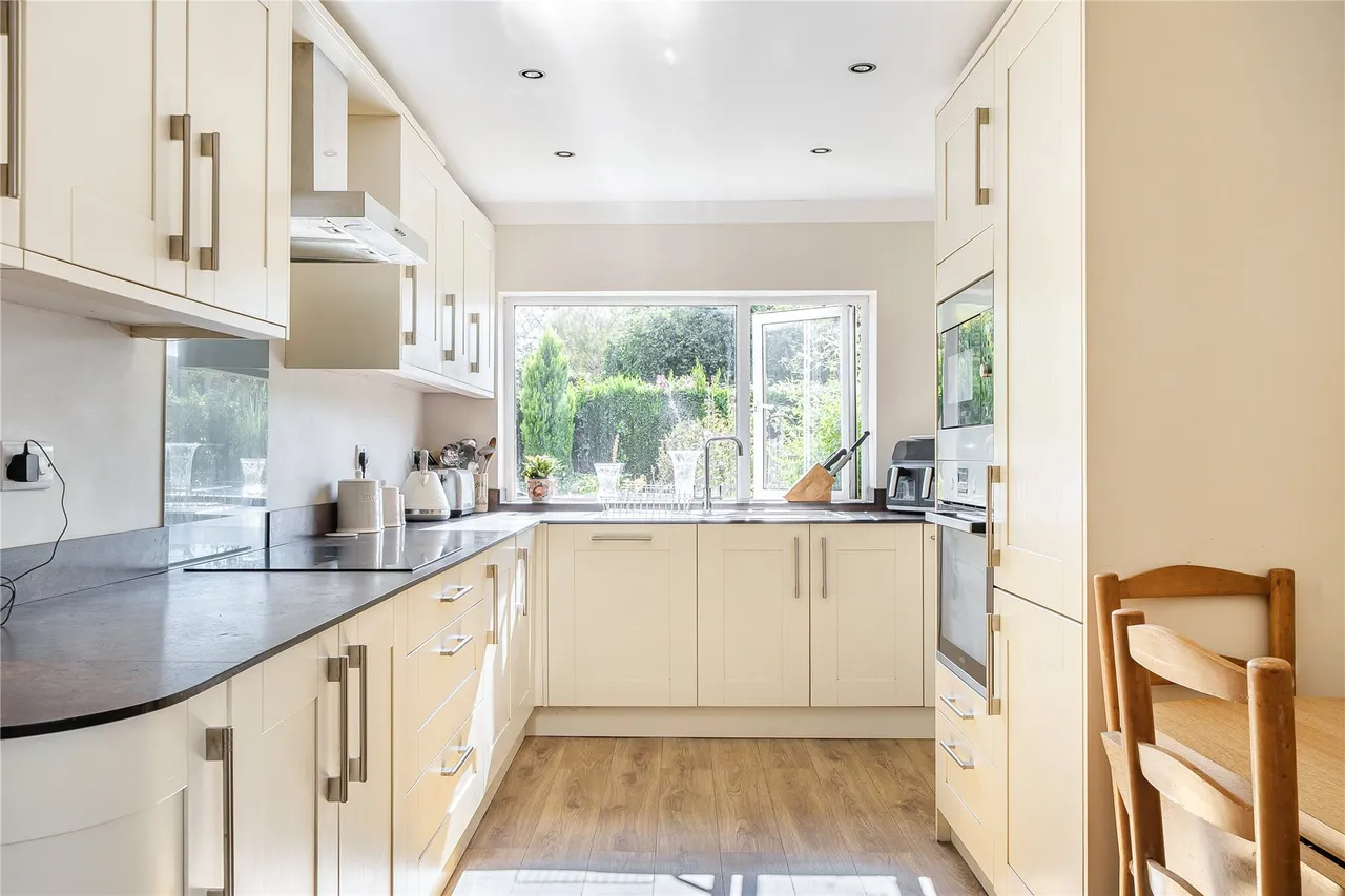 Send Marsh Road, Ripley, GU23, photo 2