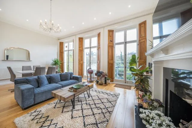 2 bed flat for sale, Buckland Crescent, London, NW3