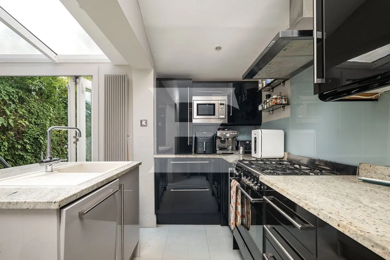 Hammers Lane, Mill Hill, NW7, photo 15