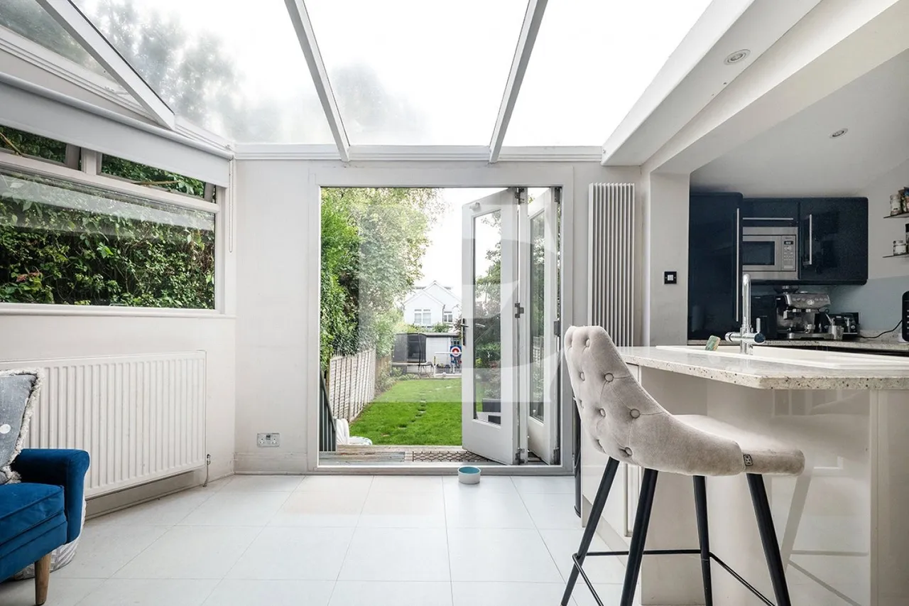 Hammers Lane, Mill Hill, NW7, photo 13