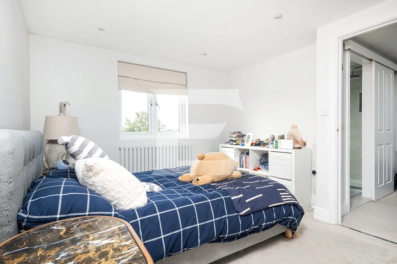 Hammers Lane, Mill Hill, NW7, photo 17