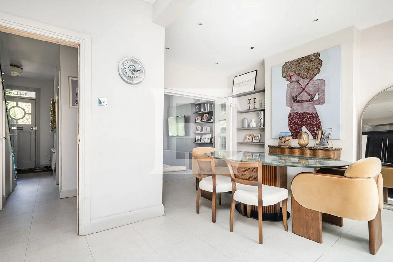 Hammers Lane, Mill Hill, NW7, photo 12