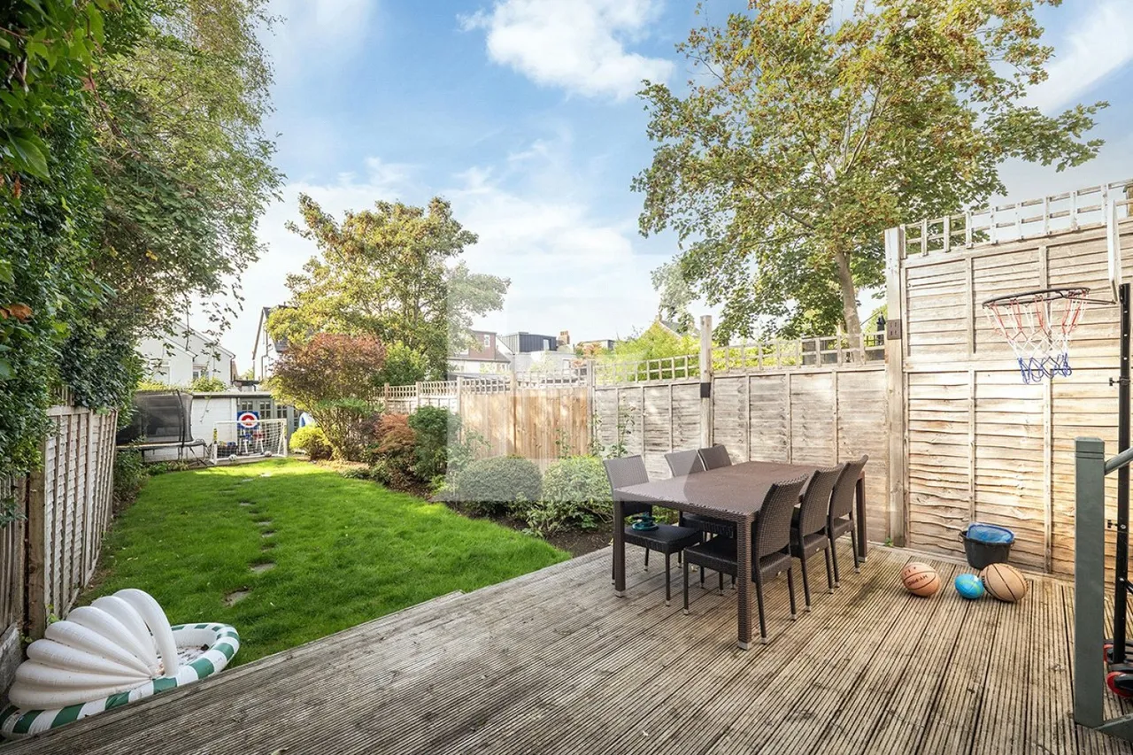 Hammers Lane, Mill Hill, NW7, photo 10