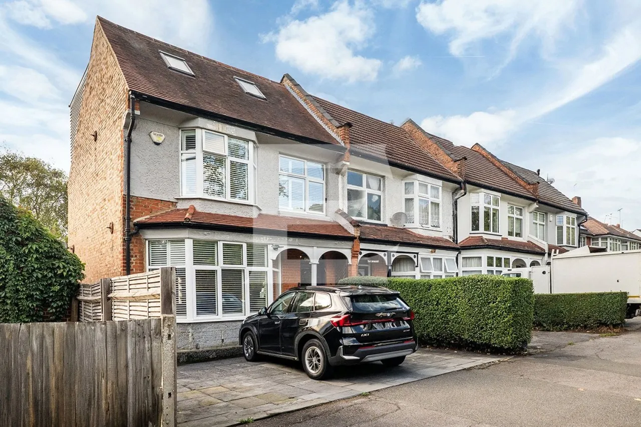 Hammers Lane, Mill Hill, NW7, photo 20