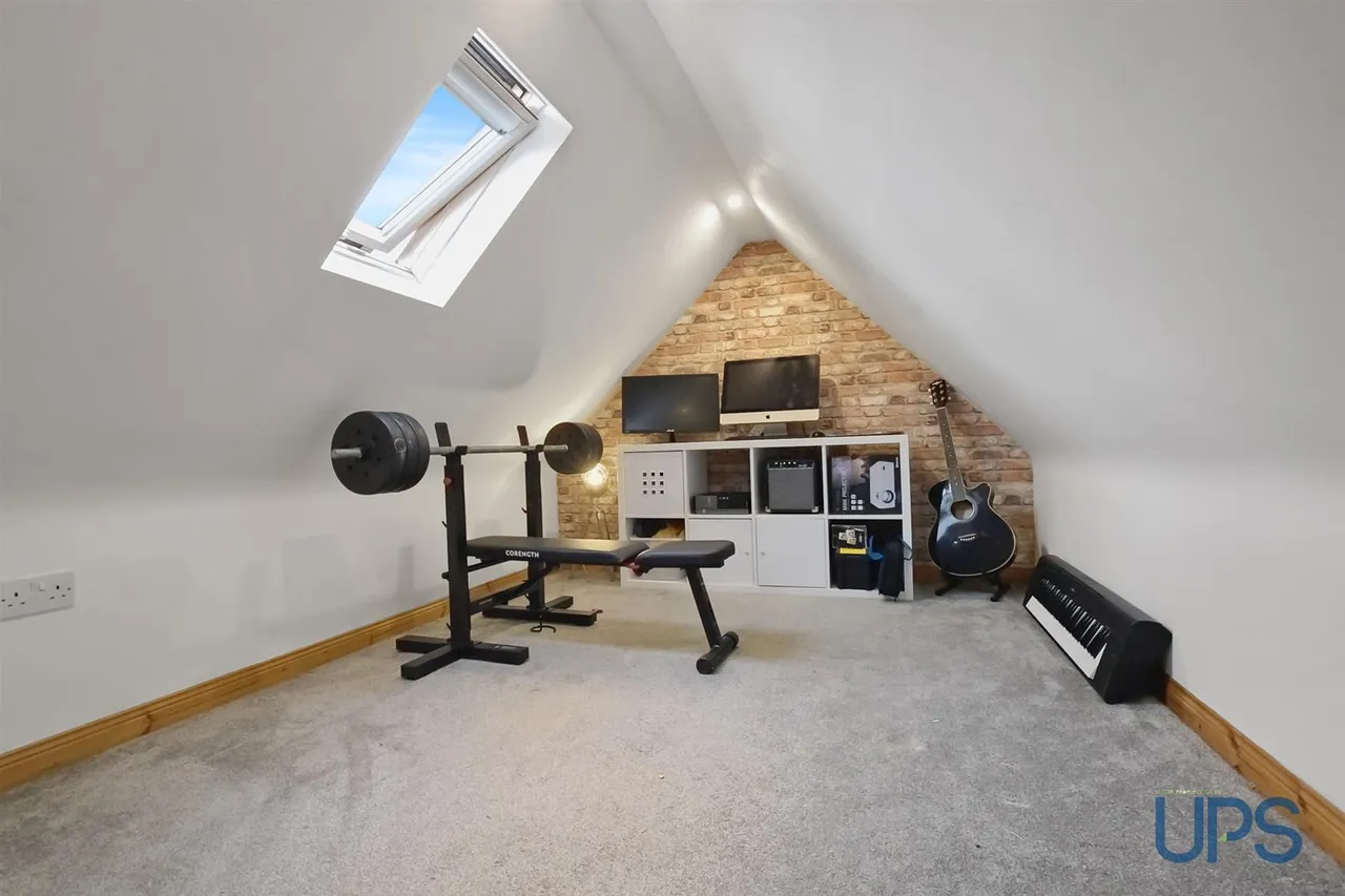 Stewartstown Road, Belfast, BT17, photo 29