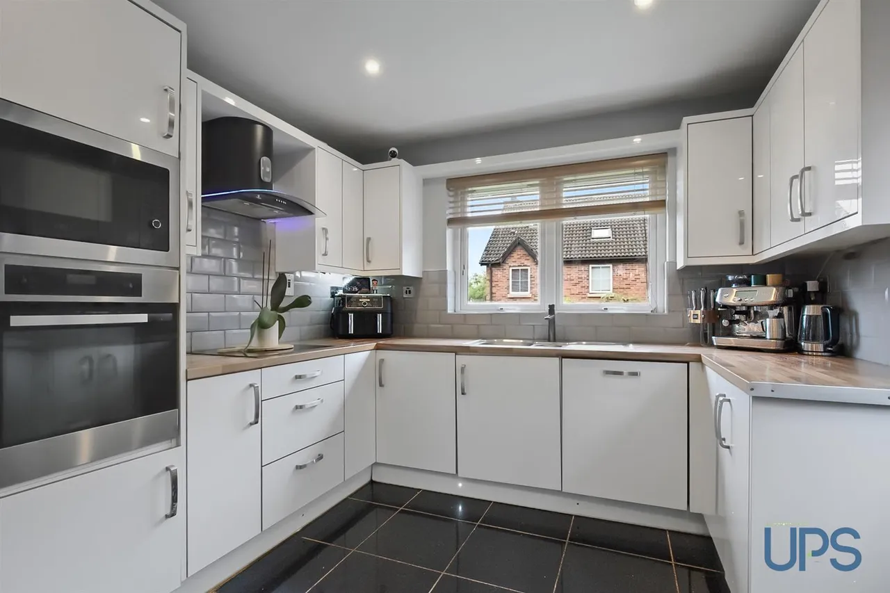 Stewartstown Road, Belfast, BT17, photo 15